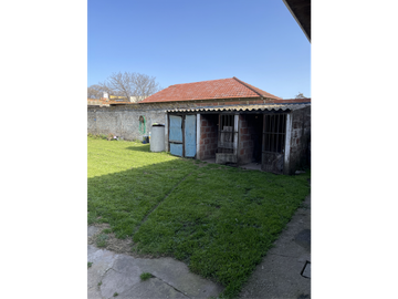 casa dos dormitorios y quincho sobre terreno de 400m2