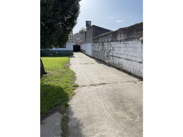 casa dos dormitorios y quincho sobre terreno de 400m2