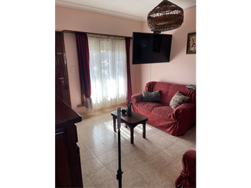 casa dos dormitorios y quincho sobre terreno de 400m2