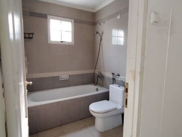 Rumah Bagus kenari PIK,3 lantai,hadap barat,harga 3,3M