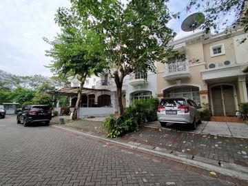 Rumah Bagus kenari PIK,3 lantai,hadap barat,harga 3,3M