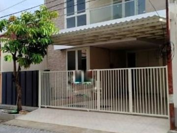 rumah baru di Sutorejo Timur Carport 2 mobil + garasi 1 mobil