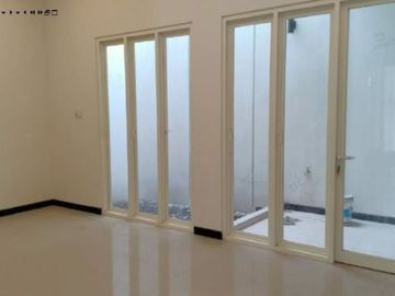 rumah baru di Sutorejo Timur Carport 2 mobil + garasi 1 mobil