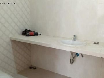 rumah baru di Sutorejo Timur Carport 2 mobil + garasi 1 mobil