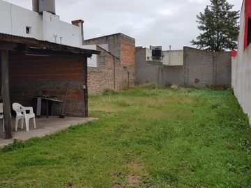 SE VENDE EXCELENTE DEMOLICION 10X50 DENTRO de las 4 AVENIDAS