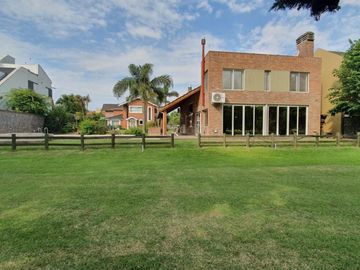 Chalet sobre Golf en San Miguel Country de Ghiso