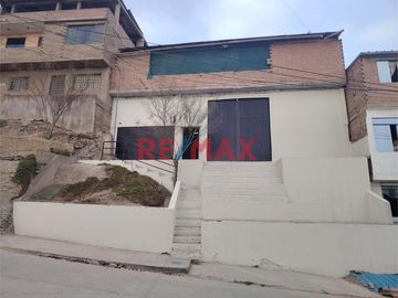 🏠 Casa en Venta a Precio de Terreno – Hogar Policial, Villa María del Triunfo
Si estás buscando una oportunidad real para construir, invertir o estab