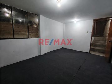 🏠 Casa en Venta a Precio de Terreno – Hogar Policial, Villa María del Triunfo
Si estás buscando una oportunidad real para construir, invertir o estab