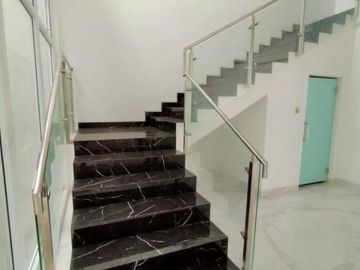 PURI INDAH JAKARTA BARAT RUMAH 3 LANTAI BARU DI RENOVASI