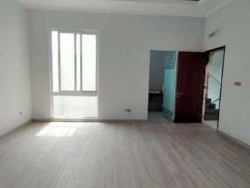 PURI INDAH JAKARTA BARAT RUMAH 3 LANTAI BARU DI RENOVASI