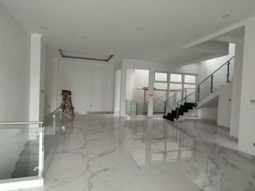PURI INDAH JAKARTA BARAT RUMAH 3 LANTAI BARU DI RENOVASI