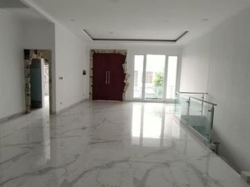 PURI INDAH JAKARTA BARAT RUMAH 3 LANTAI BARU DI RENOVASI