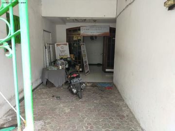 RUMAH+TOKO USAHA DHARMAWANGSA hdp utara, Strategis Nol jalan raya
