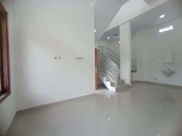 RUMAH MEWAH PREMIUM 2 LANTAI TERBAIK DI SELMAN KAWASAN ELIT