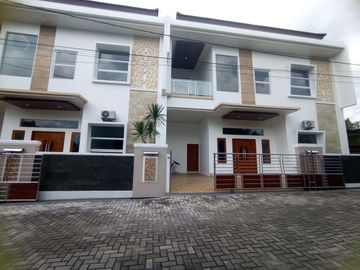RUMAH MEWAH PREMIUM 2 LANTAI TERBAIK DI SELMAN KAWASAN ELIT