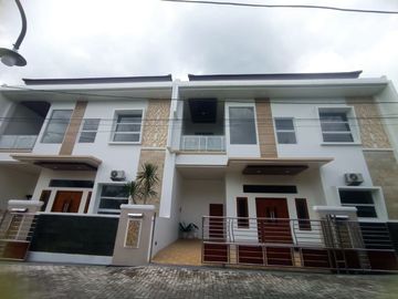 RUMAH MEWAH PREMIUM 2 LANTAI TERBAIK DI SELMAN KAWASAN ELIT