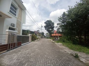 RUMAH MEWAH PREMIUM 2 LANTAI TERBAIK DI SELMAN KAWASAN ELIT