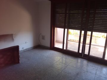 OPORTUNIDAD / DEPARTAMENTOS  3 AMBIENTES CON DEPENDENCIAS /  COCHERAS  / UN DOS AMBIENTES / TERRAZA / BERNAL / QUILMES (valor publicado a modo figurat