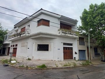 OPORTUNIDAD / DEPARTAMENTOS  3 AMBIENTES CON DEPENDENCIAS /  COCHERAS  / UN DOS AMBIENTES / TERRAZA / BERNAL / QUILMES (valor publicado a modo figurat