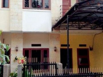 Rumah Nyaman Asri 2 Lantai Siap Huni Di Cikutra Lokasi Strategis Dekat Kampus ITENAS , WIDYATAMA