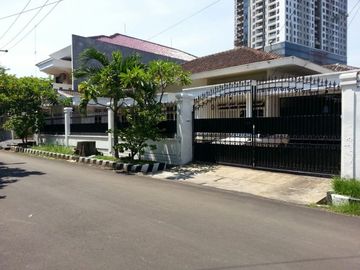 Rumah Mewah Shm di Kertajaya Indah Timur Manyar