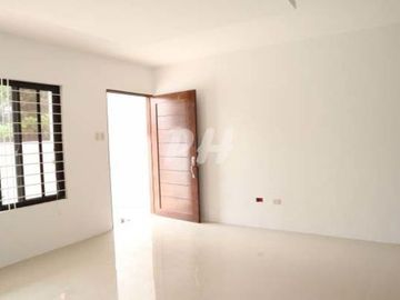 Townhouse For Sale in Tandang Sora at 9M PH926 B