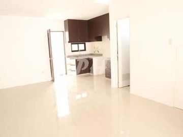 Townhouse For Sale in Tandang Sora at 9M PH926 B