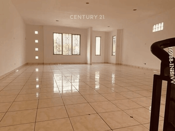 Disewakan Ruko 2 Lantai Lokasi Sangat Strategis Dekat  BXC Mall