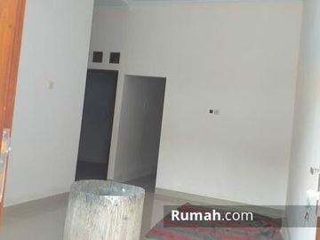 dijual rumah strategis di depok (cash) shm