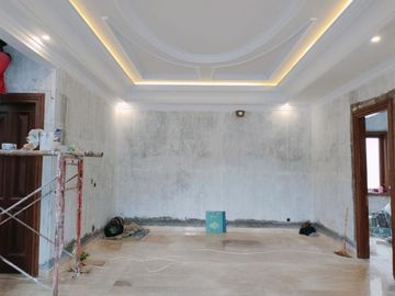 RUMAH MEWAH DI JALAN KYAI MOJO DEKAT TUGU DENGAN KOLAM RENANG