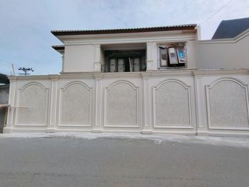 RUMAH MEWAH DI JALAN KYAI MOJO DEKAT TUGU DENGAN KOLAM RENANG