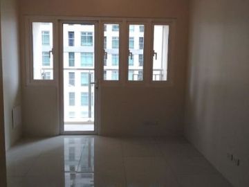 2 Bedroom with Parking Madison Park West in BGC