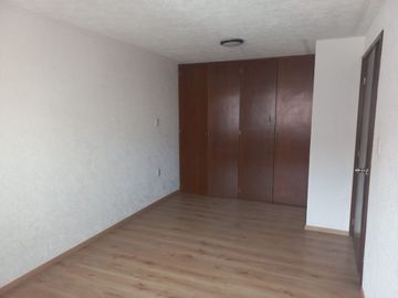Amplia residencia fraccionamiento privado TOLUCA