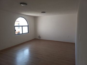 Amplia residencia fraccionamiento privado TOLUCA