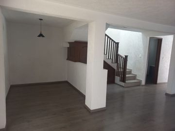 Amplia residencia fraccionamiento privado TOLUCA