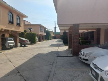 Amplia residencia fraccionamiento privado TOLUCA