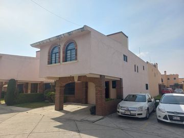 Amplia residencia fraccionamiento privado TOLUCA