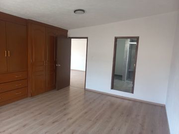 Amplia residencia fraccionamiento privado TOLUCA