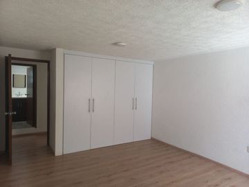 Amplia residencia fraccionamiento privado TOLUCA