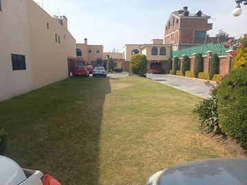 Amplia residencia fraccionamiento privado TOLUCA