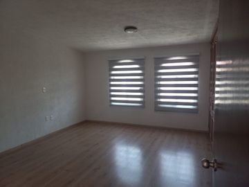 Amplia residencia fraccionamiento privado TOLUCA