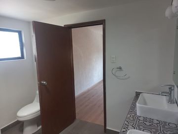 Amplia residencia fraccionamiento privado TOLUCA