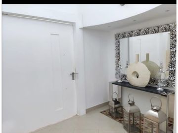SE VENDE CASA DE DOS PISOS EN LA CASTELLANA DE MONTERA