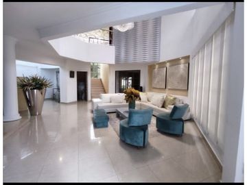 SE VENDE CASA DE DOS PISOS EN LA CASTELLANA DE MONTERA