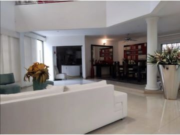 SE VENDE CASA DE DOS PISOS EN LA CASTELLANA DE MONTERA