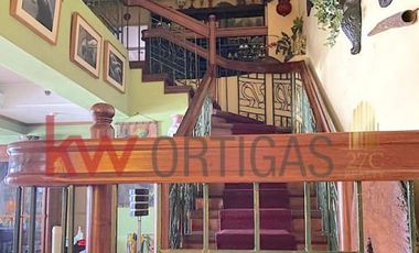 Best Value Bi-level Penthouse for Sale in Parc Regent, Makati