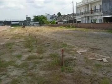 Plot of Land with Sloping Prices, Next to Adi Soemarmo Airport