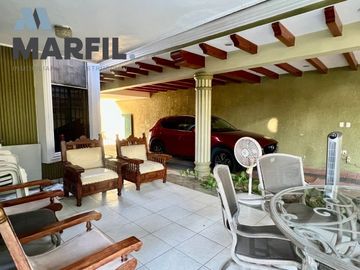 Casa en Venta Para Consultorios Oficinas Frente Jardin Corregidora Centro Colima