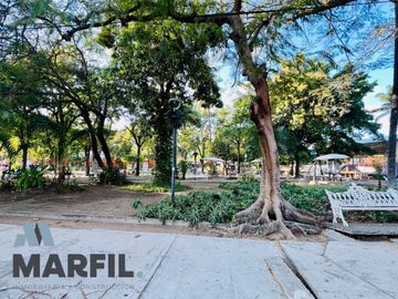 Casa en Venta Para Consultorios Oficinas Frente Jardin Corregidora Centro Colima