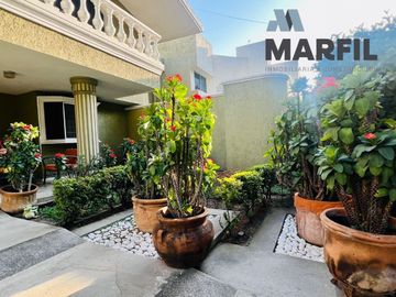 Casa en Venta Para Consultorios Oficinas Frente Jardin Corregidora Centro Colima